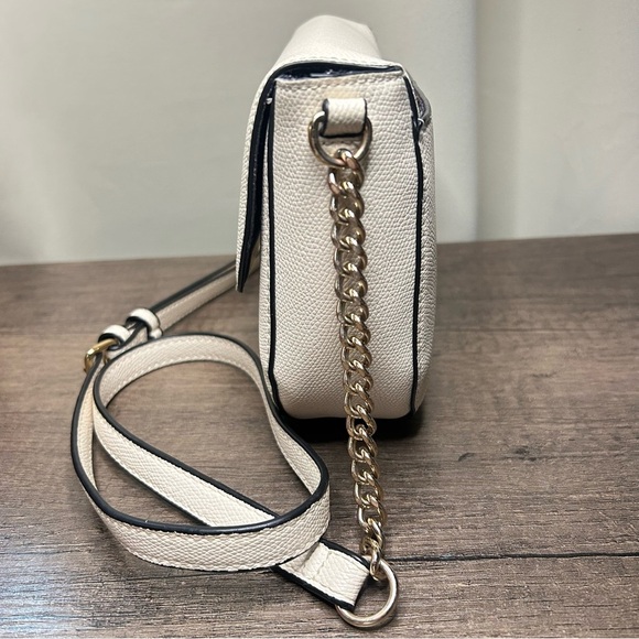 Aldo Cream Crossbody Bag with Gold Chain - Picture 4 of 9